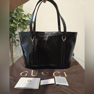 Authentic Gucci Patent Microguccissima Nice Tote in black.